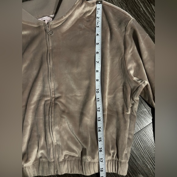 NWT - Victoria Secret Velour Set - Picture 12 of 12